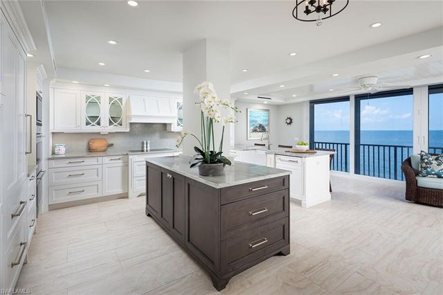 1285 Gulf Shore BLVD N 3B, Naples, FL 34102
