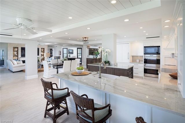 1285 Gulf Shore BLVD N 3B, Naples, FL 34102
