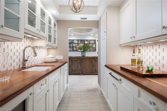 1285 Gulf Shore BLVD N 3B, Naples, FL 34102