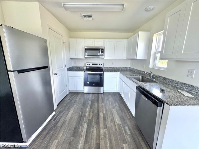 26 NE 12th TER, Cape Coral, FL 33909