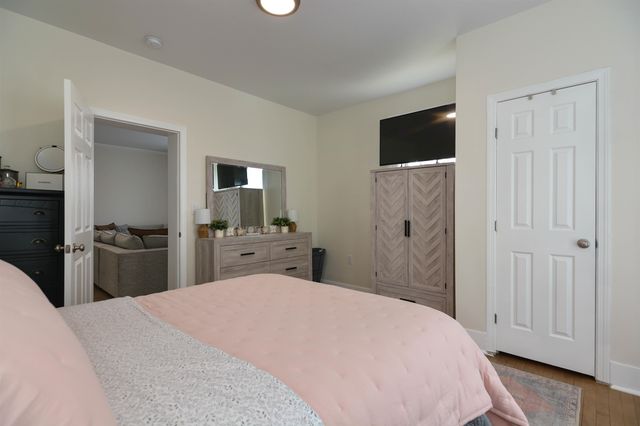 493 Manchester St 1, Manchester, NH 03103