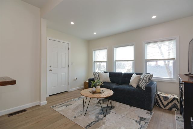 493 Manchester St 1, Manchester, NH 03103