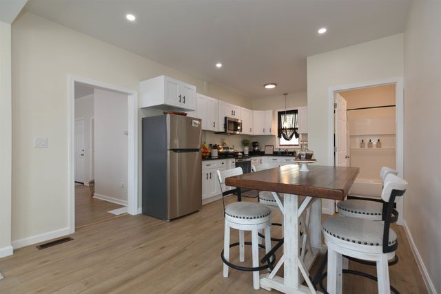 493 Manchester St 1, Manchester, NH 03103