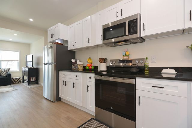 493 Manchester St 1, Manchester, NH 03103