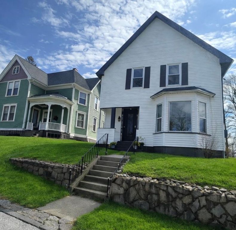 493 Manchester St 1, Manchester, NH 03103