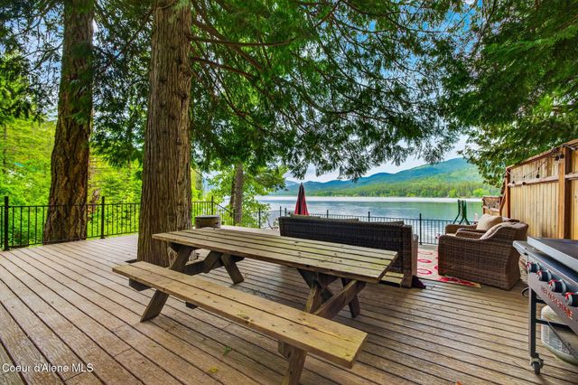 8642 W Upper Twin Lake Shore RD S, Rathdrum, ID 83858