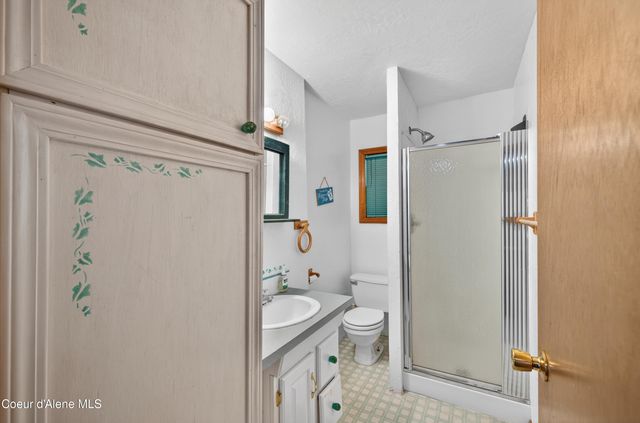 8642 W Upper Twin Lake Shore RD S, Rathdrum, ID 83858