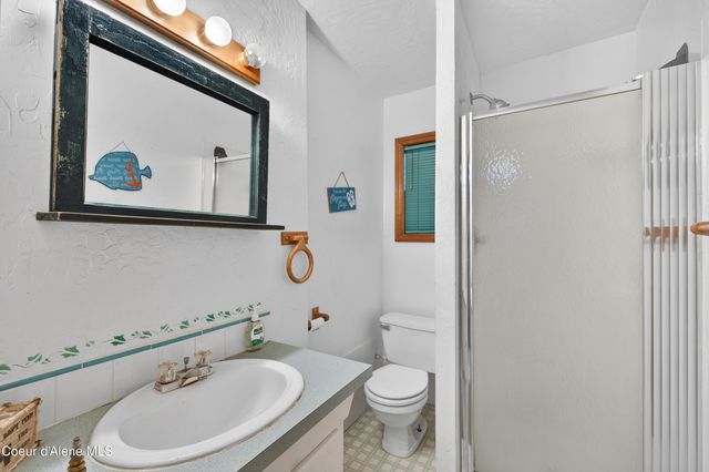 8642 W Upper Twin Lake Shore RD S, Rathdrum, ID 83858