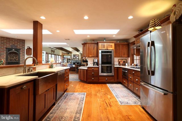 320 HARTSWICK AVE, State College, PA 16803