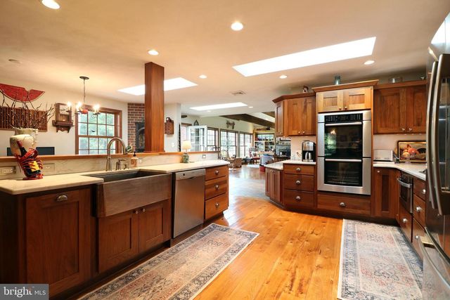 320 HARTSWICK AVE, State College, PA 16803