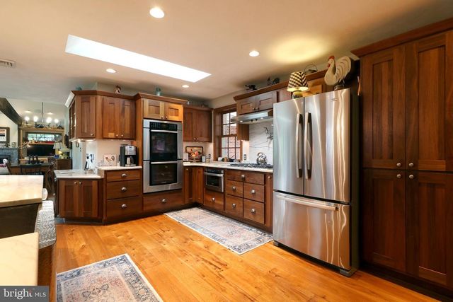 320 HARTSWICK AVE, State College, PA 16803