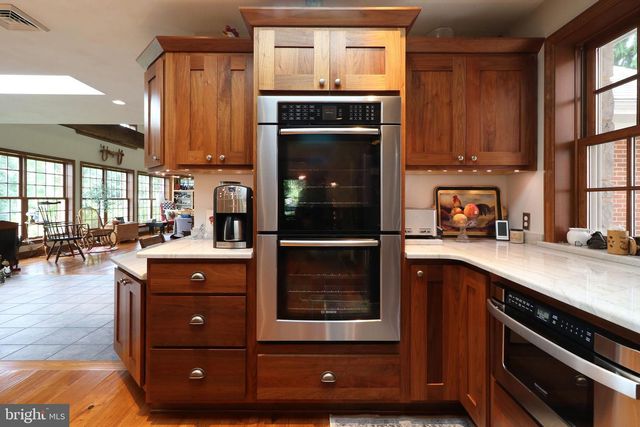 320 HARTSWICK AVE, State College, PA 16803