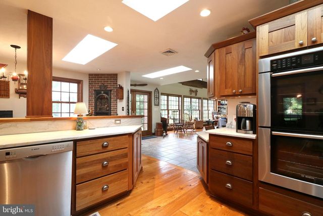 320 HARTSWICK AVE, State College, PA 16803