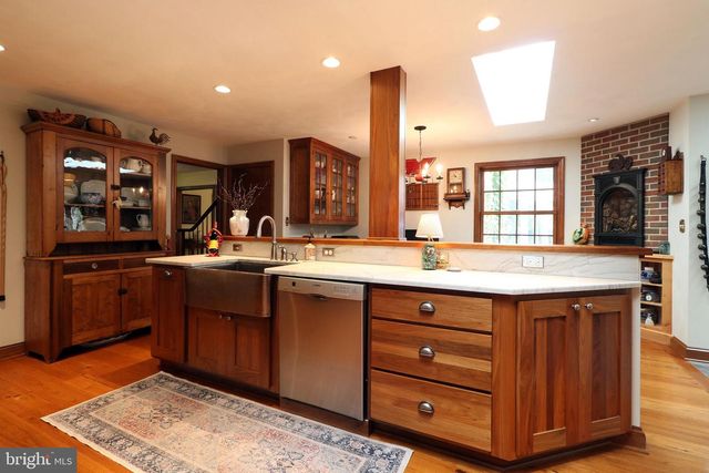 320 HARTSWICK AVE, State College, PA 16803