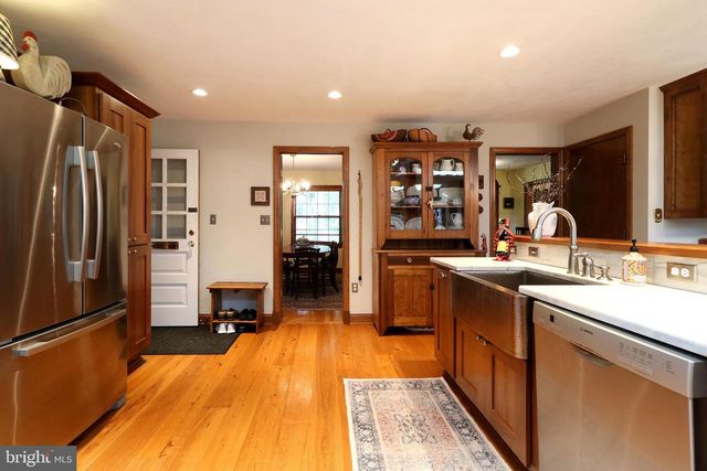 320 HARTSWICK AVE, State College, PA 16803