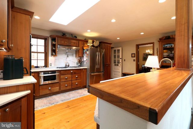 320 HARTSWICK AVE, State College, PA 16803