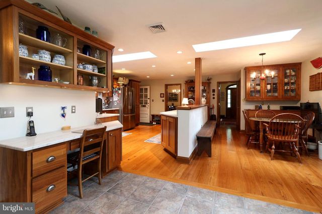 320 HARTSWICK AVE, State College, PA 16803