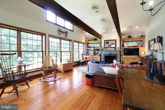 320 HARTSWICK AVE, State College, PA 16803