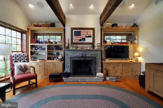 320 HARTSWICK AVE, State College, PA 16803