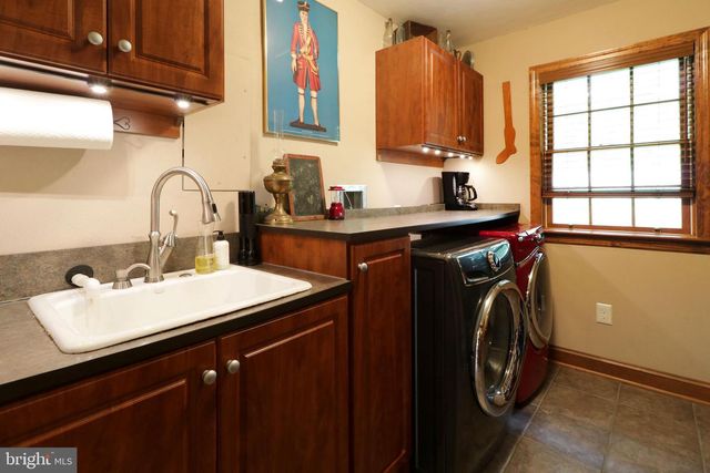 320 HARTSWICK AVE, State College, PA 16803