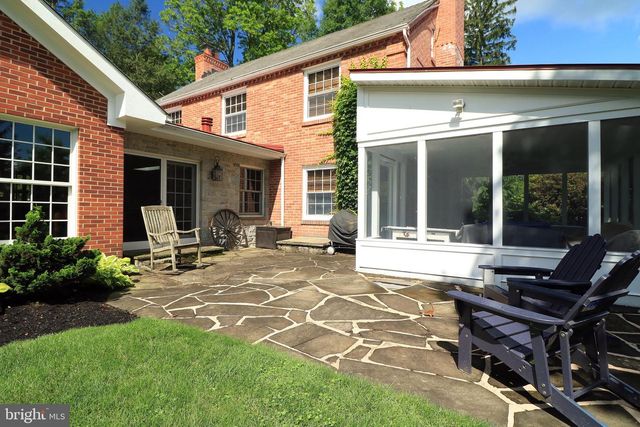 320 HARTSWICK AVE, State College, PA 16803