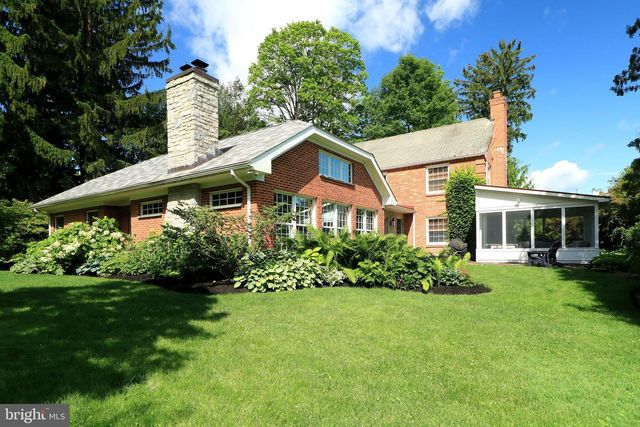 320 HARTSWICK AVE, State College, PA 16803