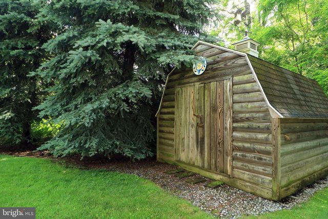 320 HARTSWICK AVE, State College, PA 16803