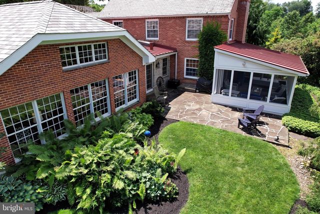 320 HARTSWICK AVE, State College, PA 16803