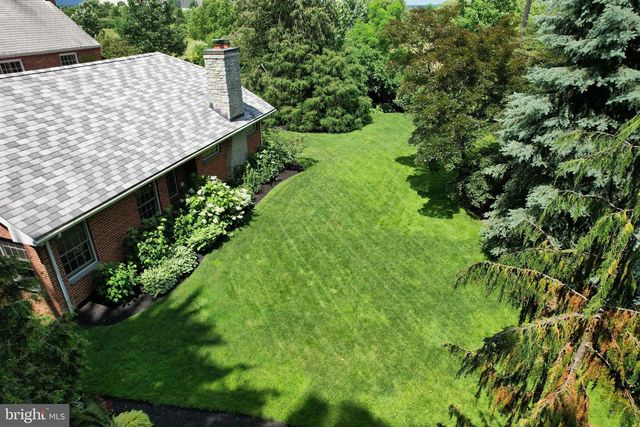 320 HARTSWICK AVE, State College, PA 16803