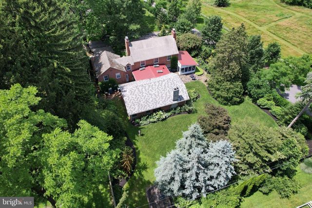 320 HARTSWICK AVE, State College, PA 16803