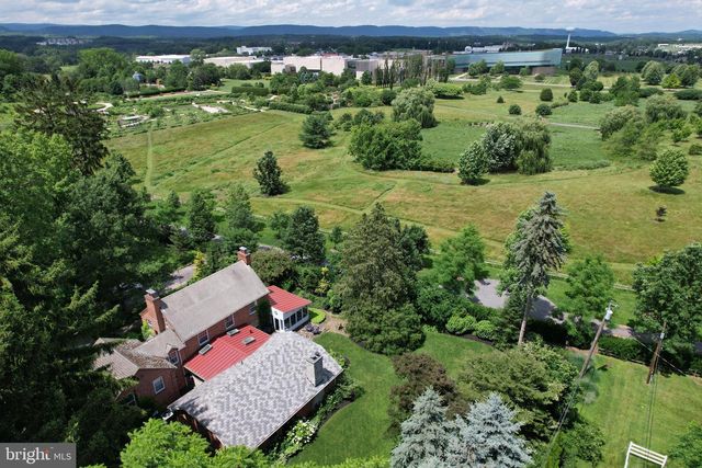 320 HARTSWICK AVE, State College, PA 16803