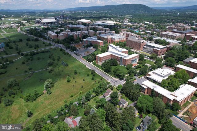 320 HARTSWICK AVE, State College, PA 16803