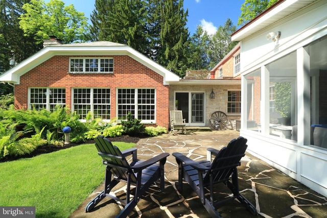 320 HARTSWICK AVE, State College, PA 16803