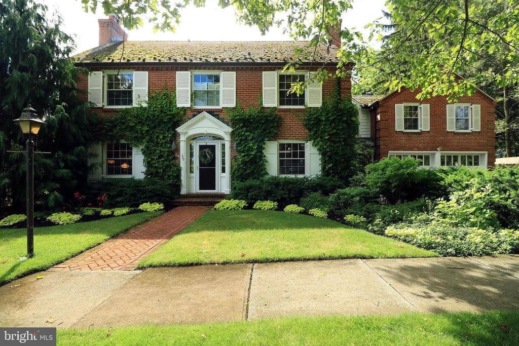 320 HARTSWICK AVE, State College, PA 16803