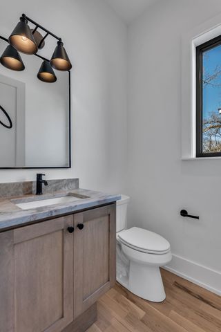 3806 Harding Pl, Nashville, TN 37215