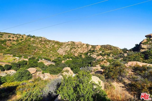 670 Bryant Drive, Canoga Park, CA 91304