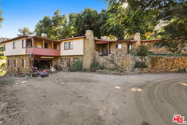 670 Bryant Drive, Canoga Park, CA 91304