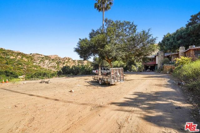 670 Bryant Drive, Canoga Park, CA 91304