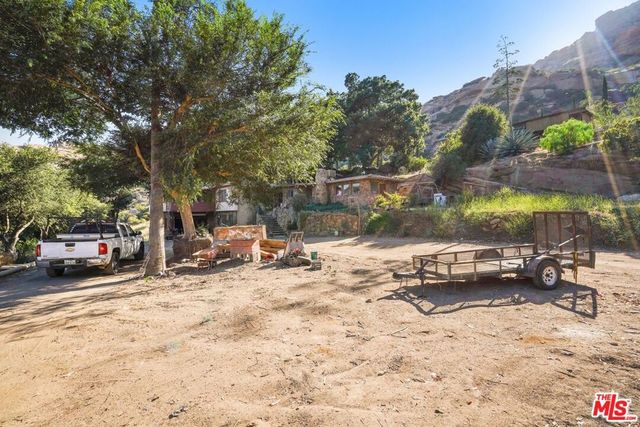 670 Bryant Drive, Canoga Park, CA 91304