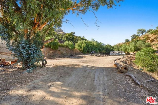 670 Bryant Drive, Canoga Park, CA 91304