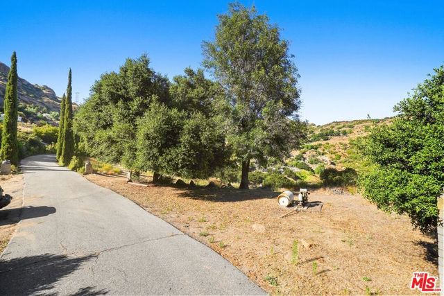 670 Bryant Drive, Canoga Park, CA 91304