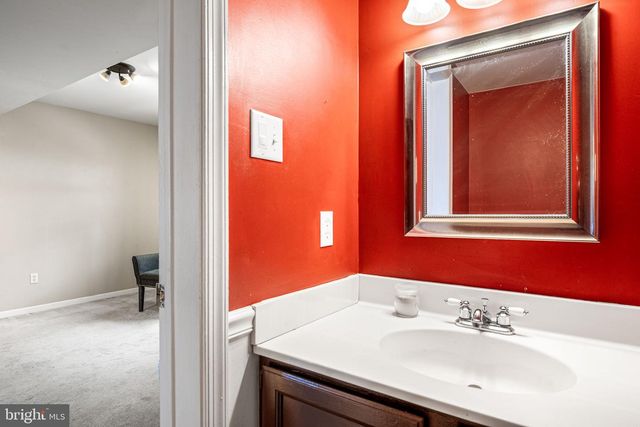 1221 RHODE ISLAND LN, Downingtown, PA 19335