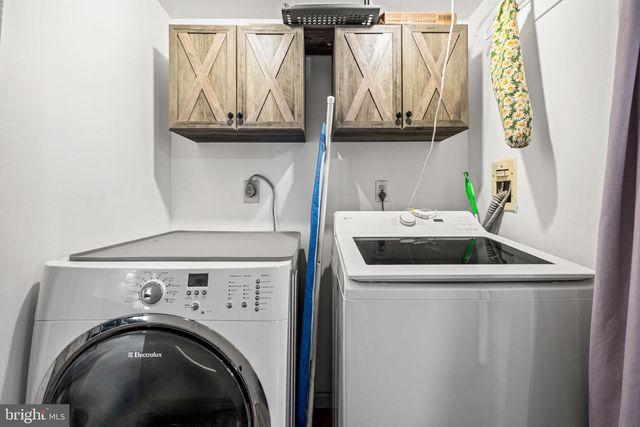 1221 RHODE ISLAND LN, Downingtown, PA 19335