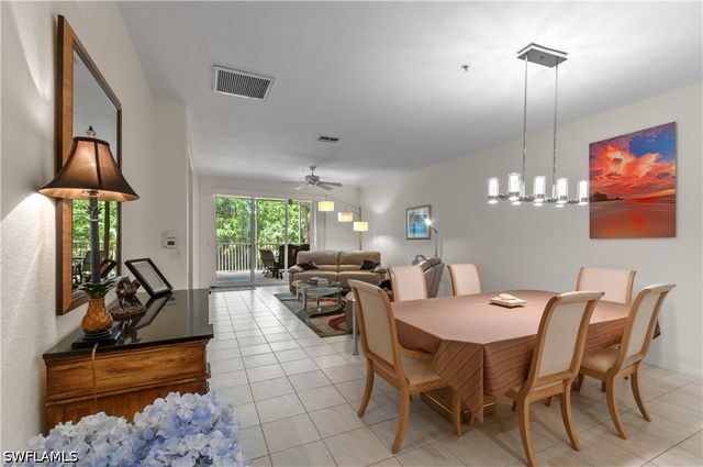 4853 Hampshire CT 105, Naples, FL 34112
