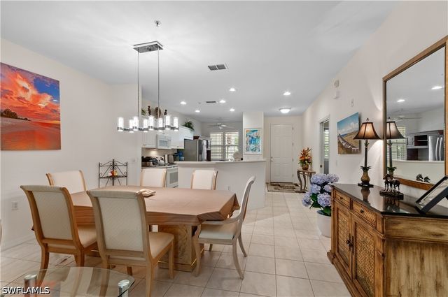 4853 Hampshire CT 105, Naples, FL 34112