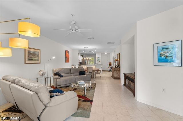 4853 Hampshire CT 105, Naples, FL 34112