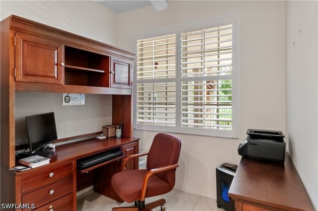 4853 Hampshire CT 105, Naples, FL 34112