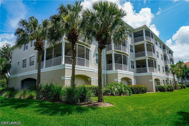 4853 Hampshire CT 105, Naples, FL 34112