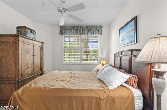 4853 Hampshire CT 105, Naples, FL 34112