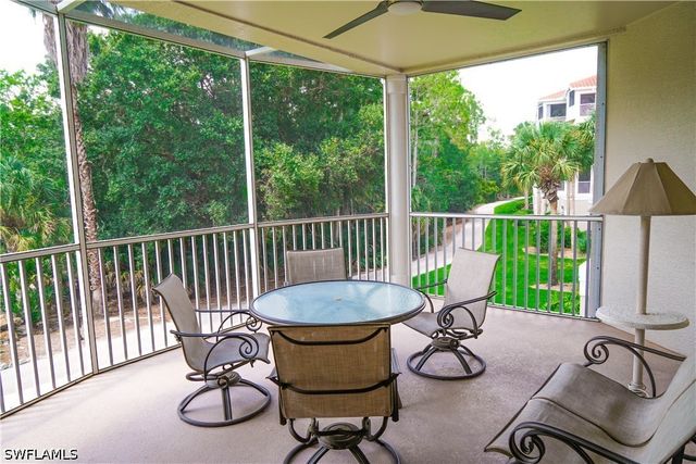 4853 Hampshire CT 105, Naples, FL 34112